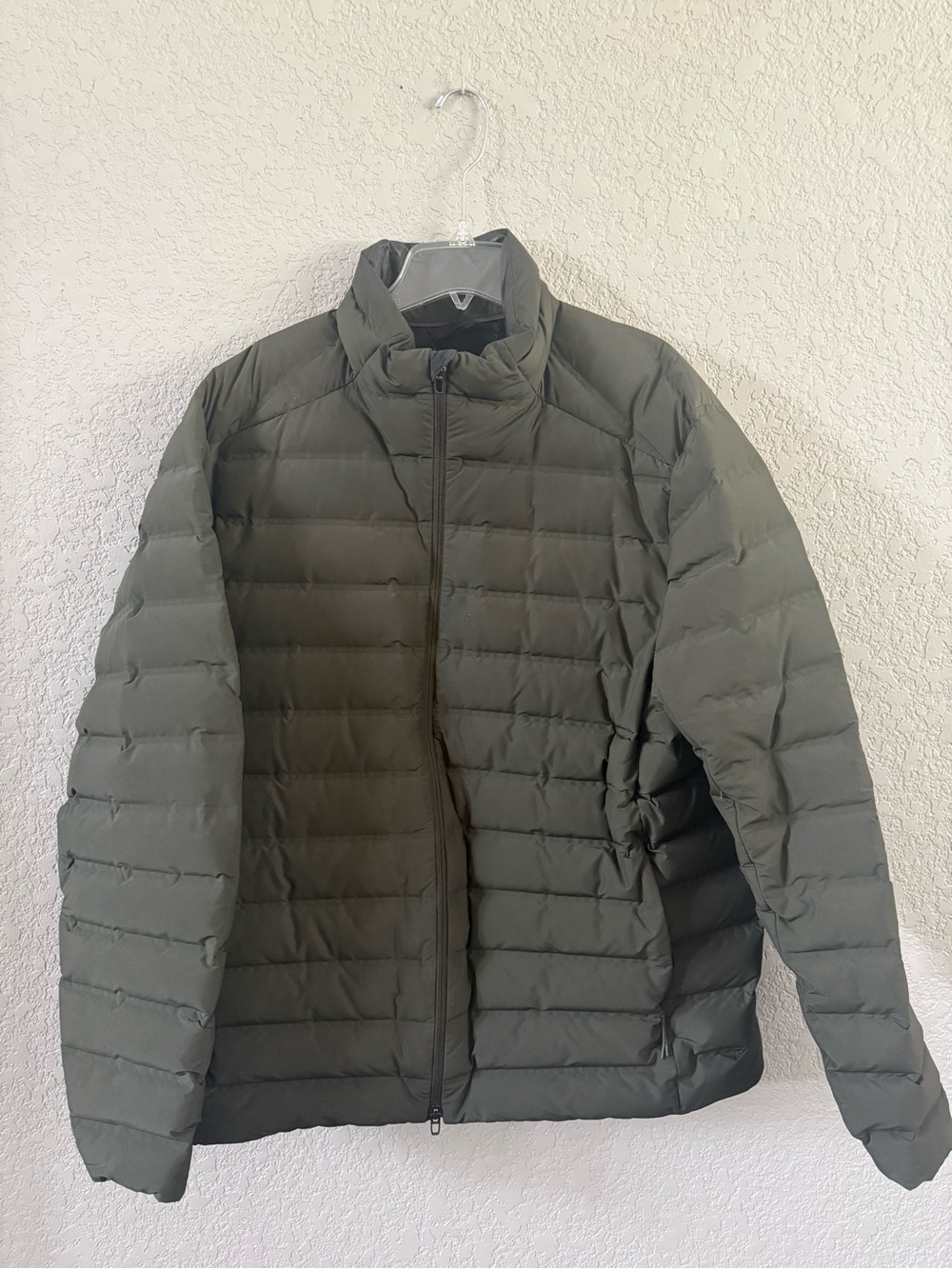 lululemon athletica Men's Quilted Puffer Jacket in Olive